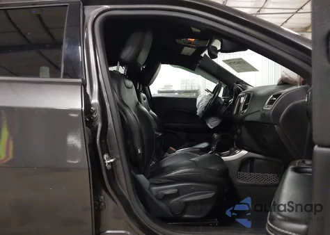 2021 Jeep Compass 80Th Anniversary 4X4 z USA, uszkodzony, nr VIN 3C4NJDEB7MT555251